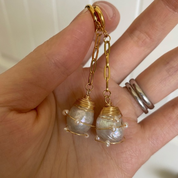 18KP baroque pearl earring hoop long dangling style - Picture 16 of 16